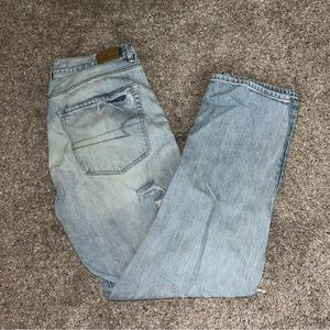AMERICAN EAGLE RIPPED JEANS